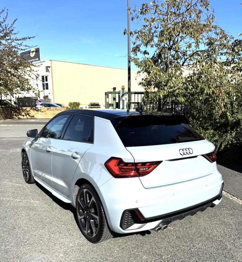 Audi A1 gris Nardo après polissage correctionnel, vue de trois quarts arrière