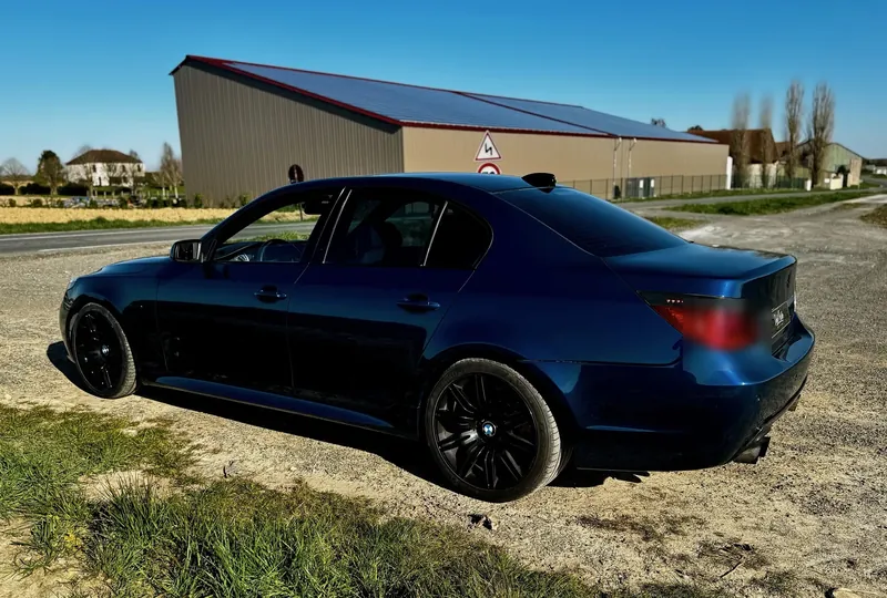 BMW 535d E60 bleue après correction de peinture et céramique Gtechniq