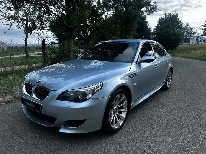 BMW M5 E60 grise après polissage complet et céramique Gtechniq EXO V5