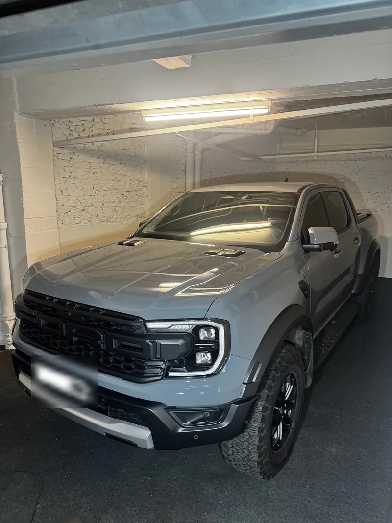 Ford Ranger gris Nardo après polissage intégral et protection céramique