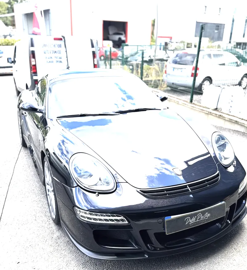 Porsche Cayman S noire pailletée après polissage et cire de carnauba